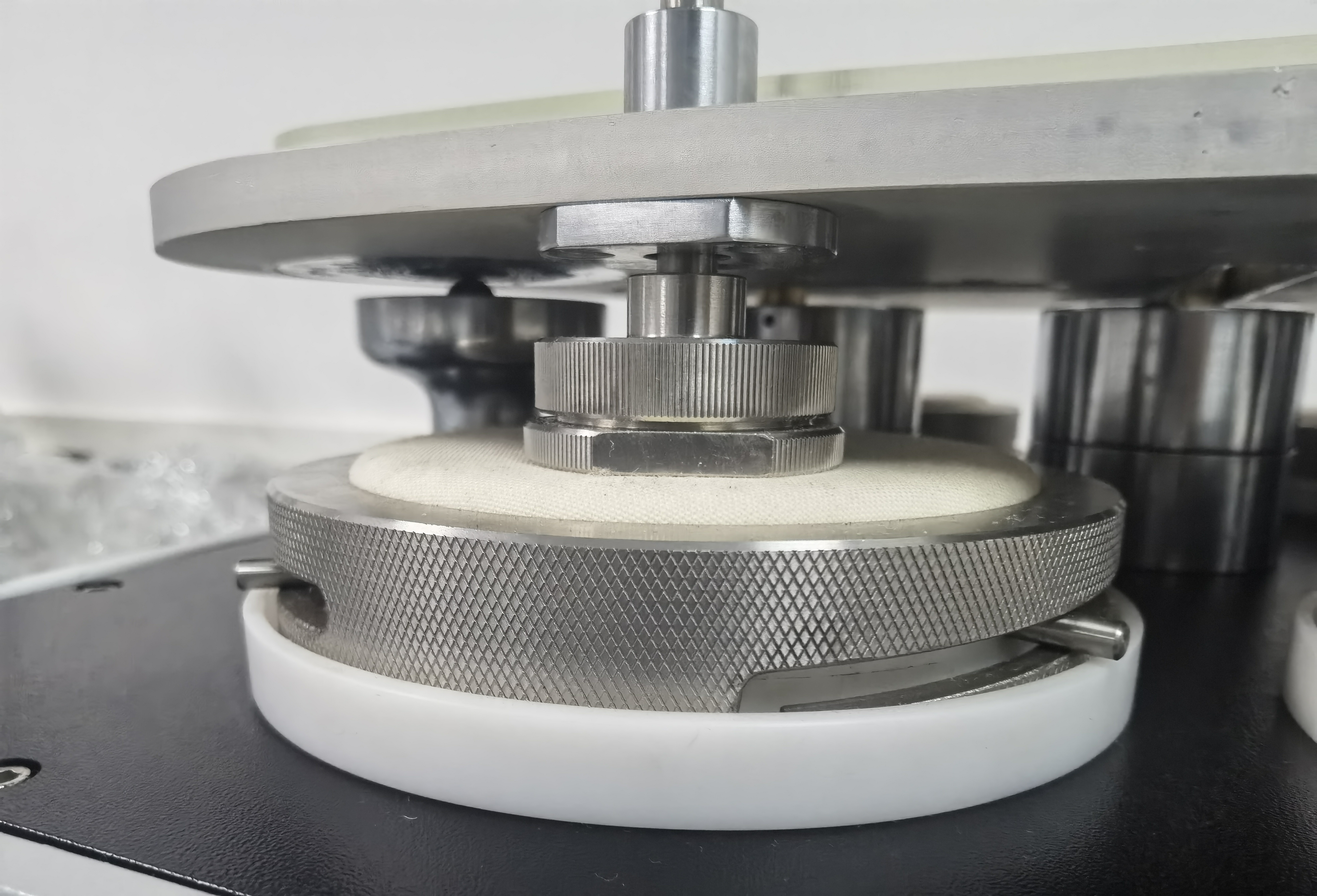 Micro-ordinateur Tester d'abrasion en cuir dynamique pour le caoutchouc de laboratoire